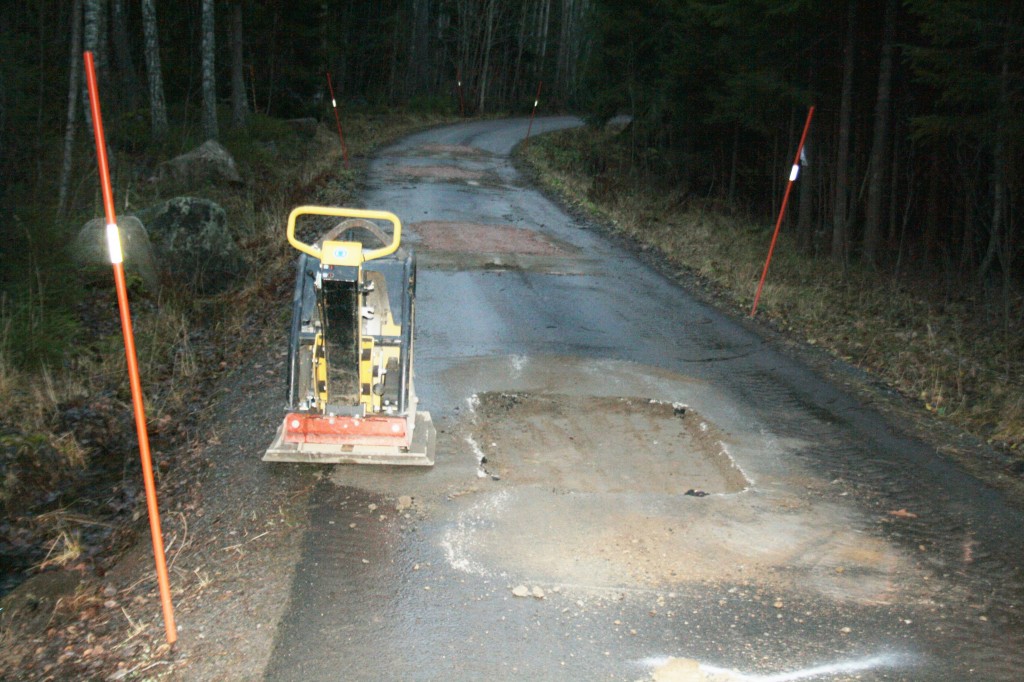 Hälsinge Schakts arbete med att förbättra Skålbovägen.